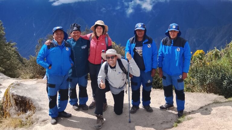 Propinas en el Camino Inca: cuánto dar a porteadores, guía y cocinero