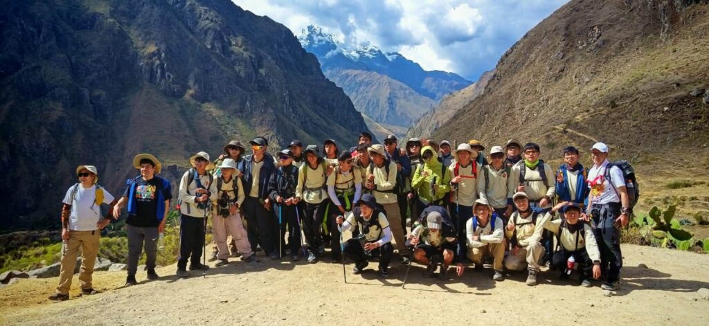 Delegación de Colegio con la Agencia Incredible Peru Tours