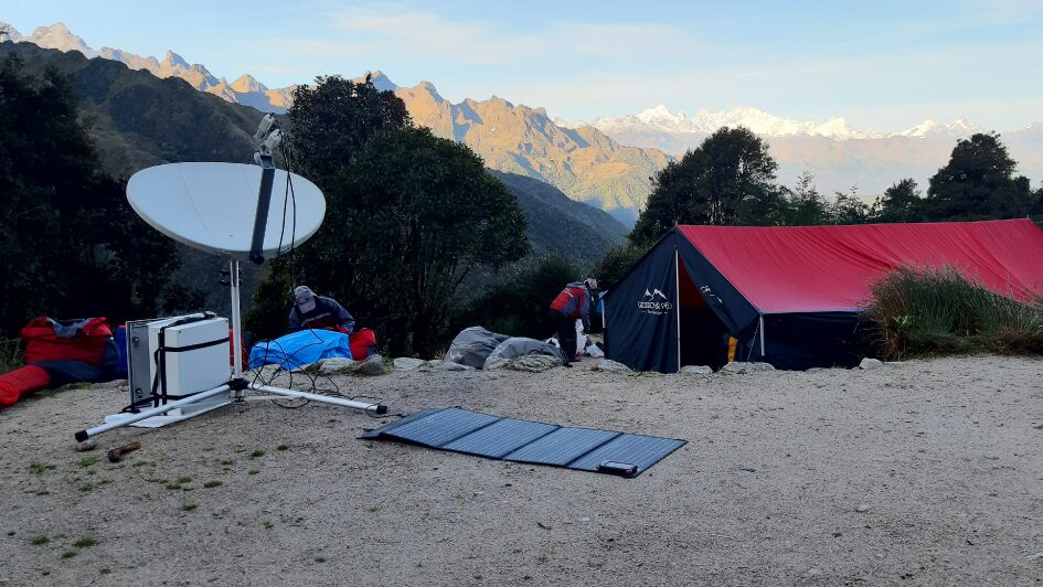 ¿Se puede cargar el celular en el Camino Inca? Baterías, cámaras y powerbanks